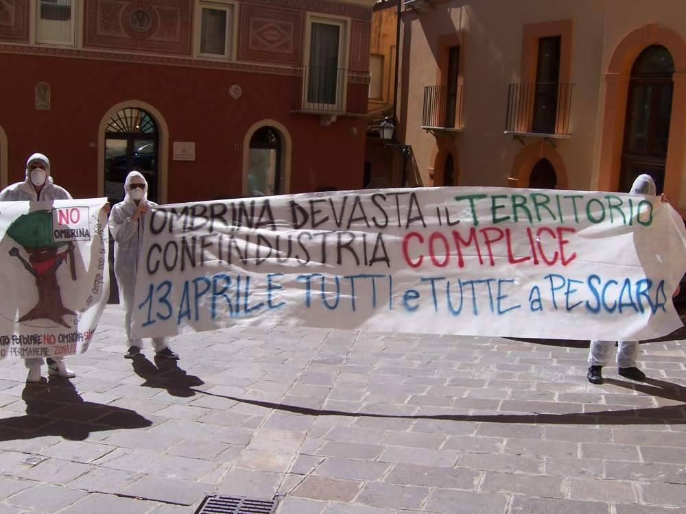 CHIETI: FLASH MOB IN CORSO MARRUCINO CONTRO OMBRINA A MARE