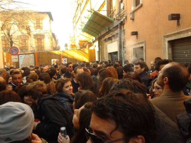 L’AQUILA: CENTINAIA AL ”BOSS” PER L’APERITIVO DI NATALE