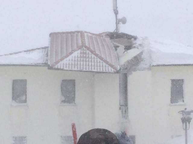 TERREMOTO: CROLLA TETTO DEL MUNICIPIO DI CAMPOTOSTO, NESSUNO DENTRO