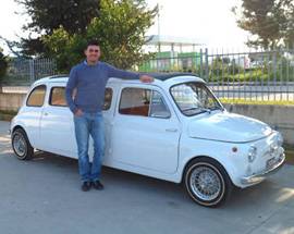 ARTIGIANO CREA 500 LIMOUSINE CON PEZZI DI VECCHIE AUTO