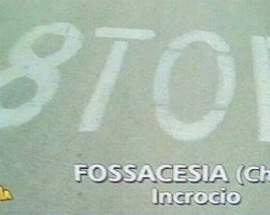 LA SEGNALETICA CREATIVA DI FOSSECESIA E LO ”8TOP” CHE FINISCE SU STRISCIA