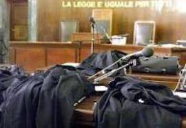 SCIOPERO AVVOCATI: A PESCARA SLOGAN ‘DIFESA NON E’ MERCE’