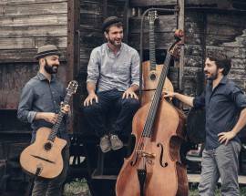MERAVIGLIE A PORTATA DI MANO: A CIVITARETENGA GIPSY JAZZ CON ‘ACCORDI DISACCORDI’