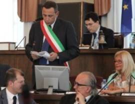 COMUNE PESCARA: GUERRA IN CONSIGLIO SU AUMENTO RECORD TASSE