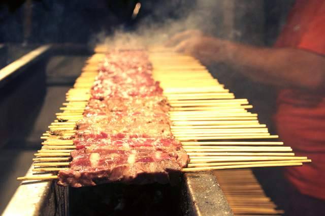 ADUNATA ALPINI: ARROSTICINI ”TROPPO CARI”, E’ POLEMICA ”SPECULAZIONE ABERRANTE”