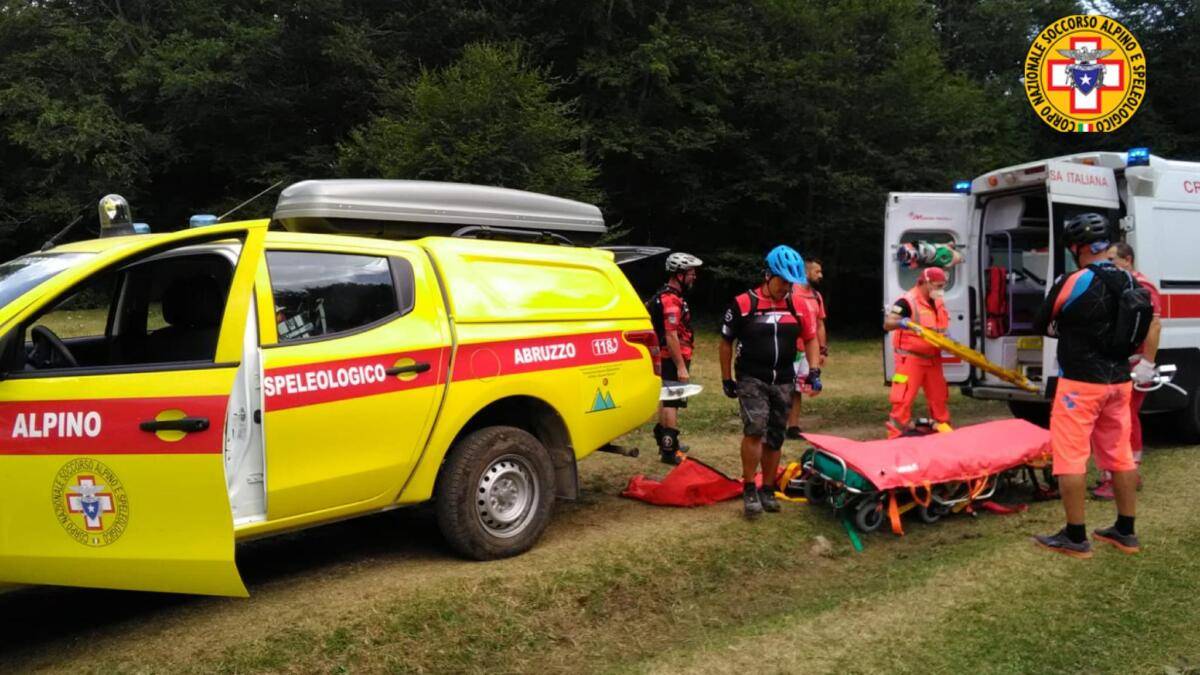 PESCARA, ESCURSIONE IN MOUNTAIN-BIKE: CADE E FINISCE IN OSPEDALE