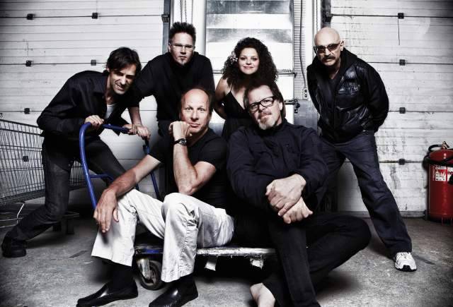 L’AQUILA IN MUSICA CON ”BLUES SOTTO LE STELLE”:  ‘THE CRIMSON PROJEKCT’ ALLA PISCINA COMUNALE