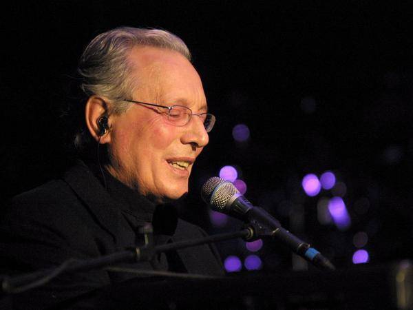 E’ MORTO ENZO JANNACCI, LA NOTIZIA IN ANTEPRIMA SU TWITTER