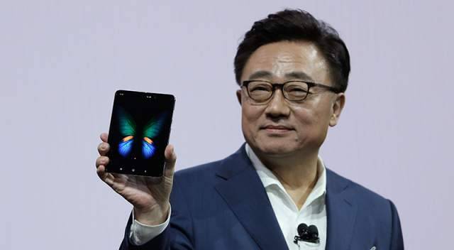 TECNOLOGIA: SAMSUNG PRESENTA ”FOLD” IL PRIMO DISPOSITIVO CON SCHERMO PIEGHEVOLE AL MONDO