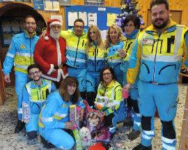 PESCARA: BABBO NATALE MISERICORDIA DISTRIBUISCE DONI IN CASE FAMIGLIA