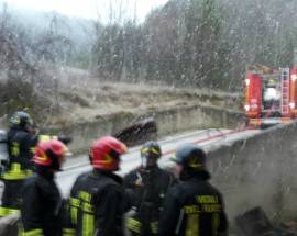 L’AQUILA: ESPLOSIONI IN GARAGE,  3 FERITI; SI INDAGA SULLE CAUSE