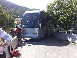 L’AQUILA: BUS RESTA INCASTRATO TRAFFICO IN TILT A 99 CANNELLE