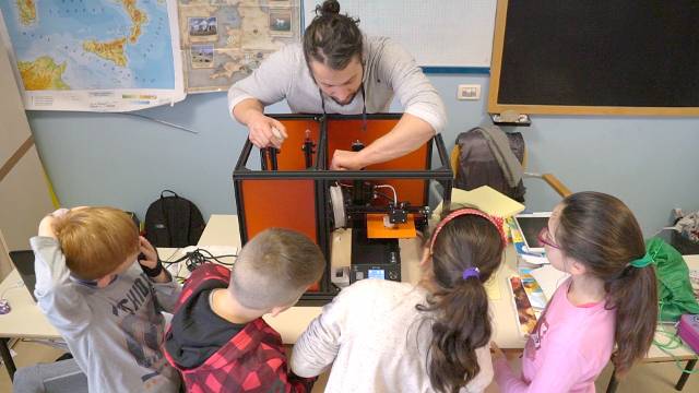 CONTRASTO ALLA POVERTA’ EDUCATIVA: ALL’AQUILA MILLE BIMBI PER ”SOLO POSTI IN PIEDI”