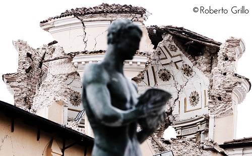 IL FOTOGRAFO GRILLO PRESENTA VIRTUALAQ: VIAGGIO TRA CULTURA ED ARCHITETTURA NELLA CITTÀ DEI TERREMOTI