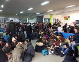PESCARA: STUDENTI DEL MISTICONI, ”NOSTRA SCUOLA PERICOLANTE”