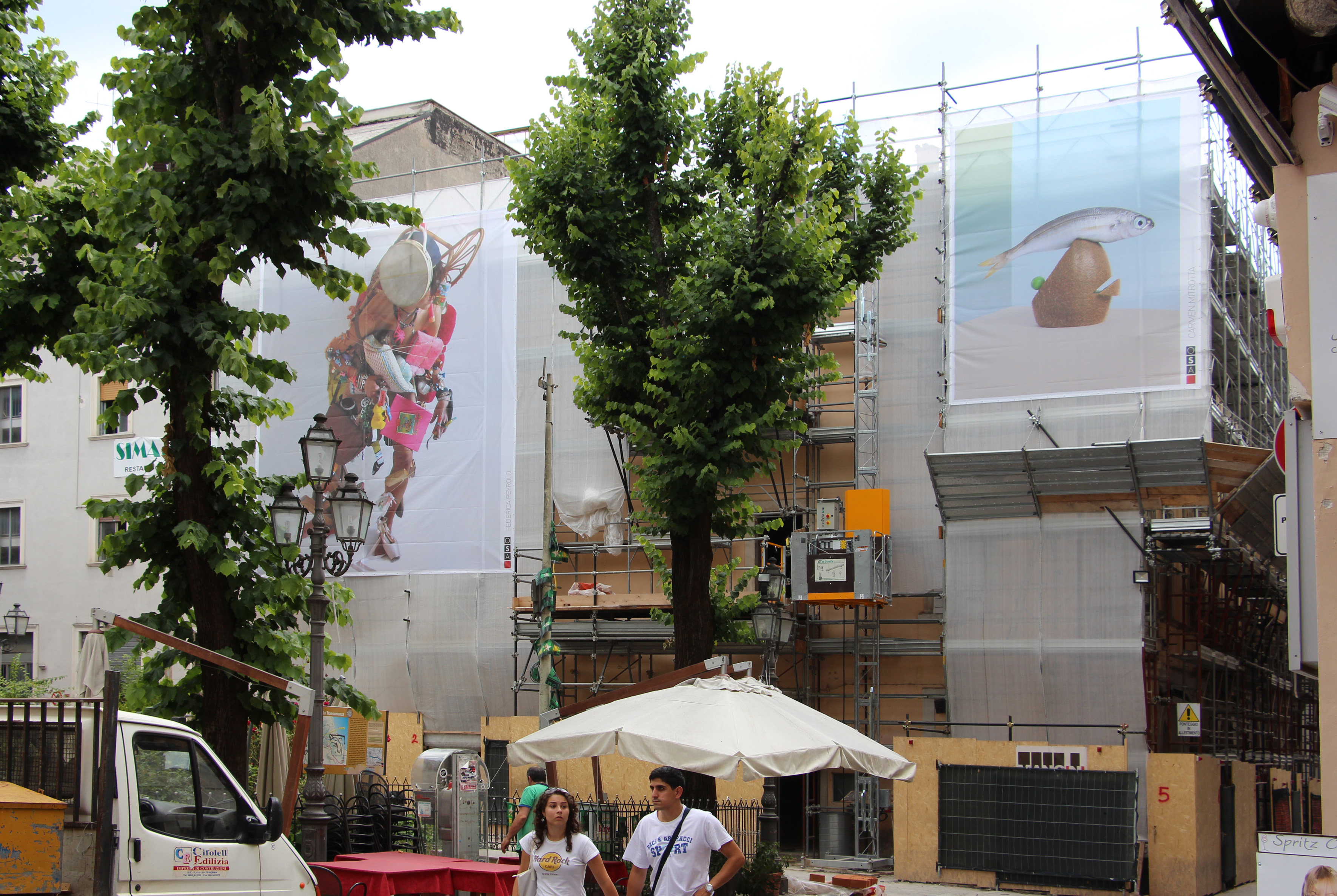 OFF SITE ART: L’AQUILA SARA’ UNA GALLERIA APERTA OPERE E GIGANTOGRAFIE IN MOSTRA SU IMPALCATURE