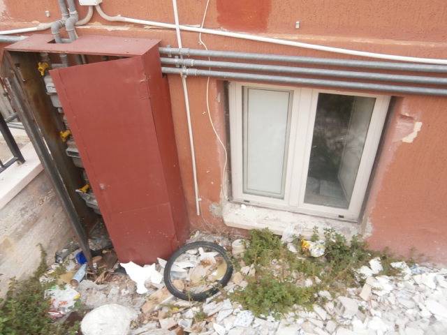 CHIETI: DEGRADO CASE POPOLARI, RESIDENTI DENUNCIANO – LE FOTO