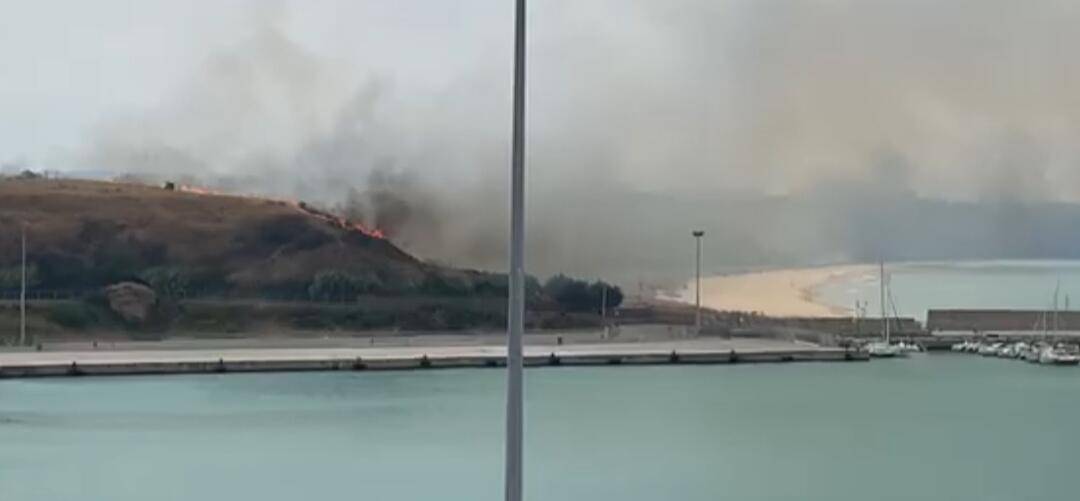 INCENDIO PUNTA PENNA, SMARGIASSI: “SCENARIO APOCALITTICO, RABBIA E DOLORE”