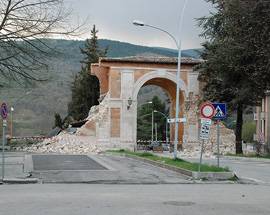 L’AQUILA: VIA PORTA NAPOLI ANCORA A LUNGO A SENSO UNICO