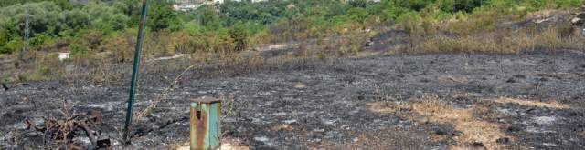PAURA A BUSSI SUL TIRINO, INCENDIO SULLE DISCARICHE DEI VELENI