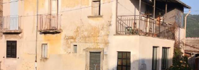 SISMA 2009: RIVOLTA CONTRO ECCESSO DI VINCOLI, ”CASE VECCHIE DA ABBATTERE E RICOSTRUIRE”