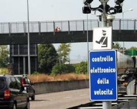 AUTOVELOX BUSSI: RAFFICA DI MULTE, AUTOMOBILISTI INFURIATI, ”’COMUNE FA CASSA”
