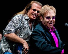 LOS ANGELES: TROVATO MORTO IL BASSISTA DI ELTON JOHN, FORSE E’ SUICIDIO