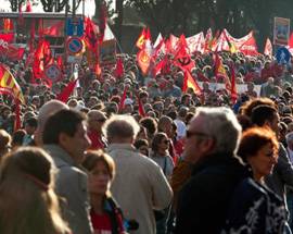 ‘NO MONTI DAY’: IN PIAZZA ANCHE GLI AQUILANI, ”CANCELLATO WELFARE”
