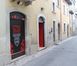 SEXY SHOP TRA LE MACERIE PARROCO PAGANICA, ”FEDELI SONO RIMASTI SORPRESI”