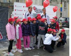 L’AQUILA: SAVE THE CHILDREN FA TAPPA IN CITTA’ E INCONTRA IL RUGBY