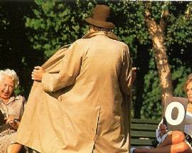 AVEZZANO: APRE  PORTA ALLA POSTINA NUDO, DENUNCIATO UN ANZIANO