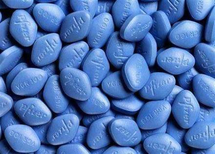 LADRI NEL TERAMANO, RUBANO 100 EURO IN COMUNE E VIAGRA