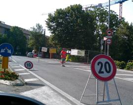 L’AQUILA: VIA XX SETTEMBRE  CHIUSA PER MONTARE UNA GRU