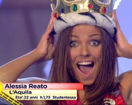 VELINE: ”RACCOMANDATA”, SCOPPIA LA POLEMICA SUL WEB