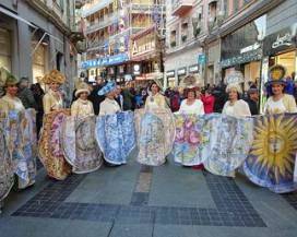 SANREMO: PRESENTOSA E CERAMICHE DI CASTELLI, ABITI ISPIRATI A TRADIZIONE ABRUZZESE NELLA CITTA’ LIGURE