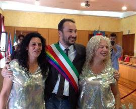UNIONI CIVILI: A SPOLTORE PRIME NOZZE GAY D’ABRUZZO, ACERBO CELEBRA IL MATRIMONIO DI ELENA E MARGHERITA
