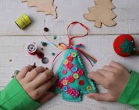 PESCARA: I BAMBINI ADDOBBANO LA CITTA’ PER NATALE