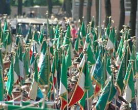 ALPINI: BANCARELLE, ECCO GLI ELENCHI DEGLI AUTORIZZATI ALLA VENDITA