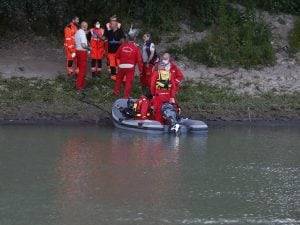 BARREA: DISPERATA RICERCA BAGNANTE SCOMPARSO NEL LAGO IERI POMERIGGIO SOMMOZZATORI IN AZIONE