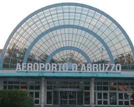 AEROPORTO PESCARA: FUMO A BORDO DEL VELIVOLO PILOTA COSTRETTO AD ATTERRAGGIO DI EMERGENZA