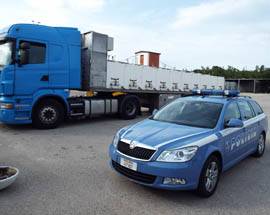 VASTO: CLANDESTINO NASCOSTO SOTTO  RIMORCHIO DI UN CAMION