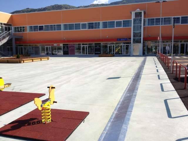 L’AQUILA: CENTRO COMMERCIALE ”AGORA”’, PICCOLO ANGOLO DI CITTA’