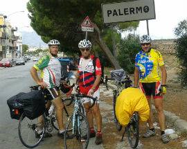 SOLIDARIETA’: TRE ABRUZZESI FANNO IL GIRO DELLA SICILIA IN BICI PER L’AIL
