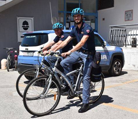 ALBA ADRIATICA: ESTATE SICURA, PATTUGLIE POLIZIA ANCHE IN BICI