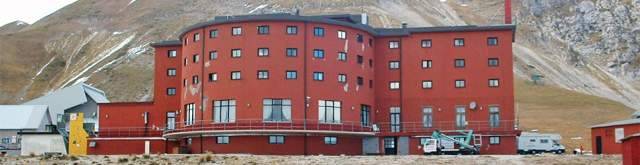 CAOS GRAN SASSO: BANDI LAMPO E COPIATI, TURISTI ‘SOLATI’ E PESSIME RECENSIONI