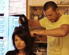 CINEMA: L’AQUILANO D’ALESSANDRO SUL SET CON LA MAKE UP ARTIST DELLE STAR