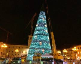 L’AQUILA: QUESTA SERA L’ACCENSIONE DI UNO DEGLI ALBERI PIU’ ALTI D’EUROPA IN PIAZZA