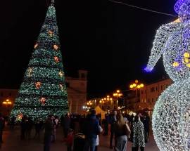L’AQUILA: DIOLETTA (BAR DUOMO), ”TANTA GENTE IN CENTRO PER FESTE NATALIZIE”