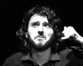 TEATRO: L’ATTORE TEATINO BLASIOLI SFIDA IL PALCO, ”IL NOSTRO E’ UN LAVORO E SULLA SCENA SIAMO SOLI”