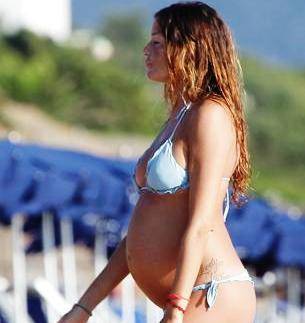 L’AQUILANA ALESSIA FABIANI IN VACANZA CON IL PANCIONE
